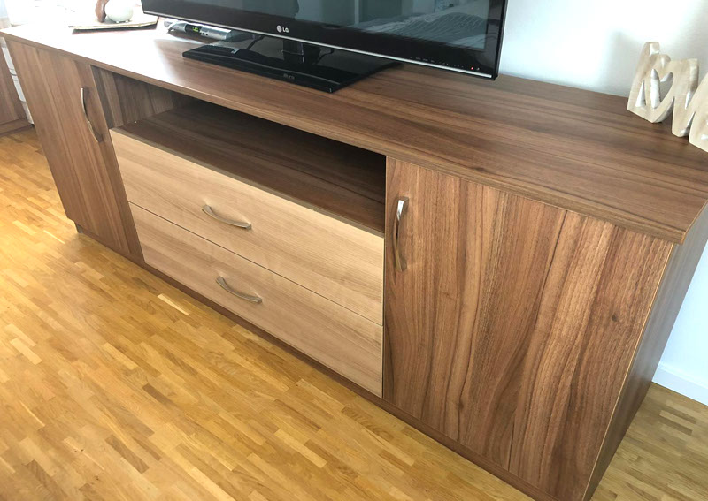 Moderne Komode aus Holz