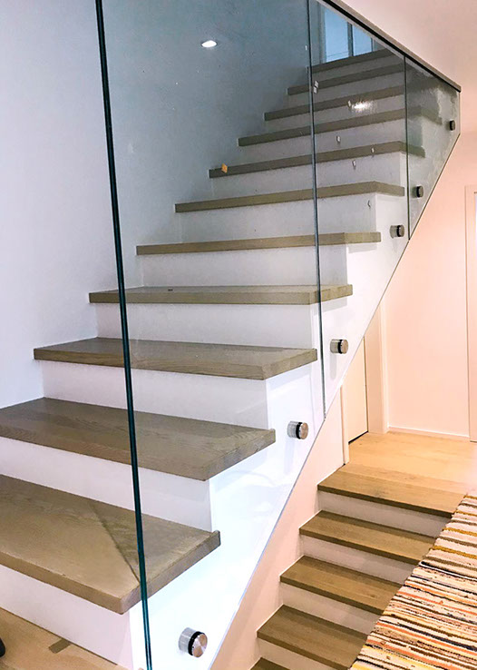 Treppe mit Auftritte aus Holz